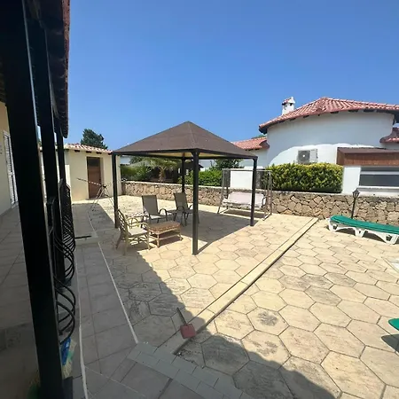 Near Agios Epiktitos